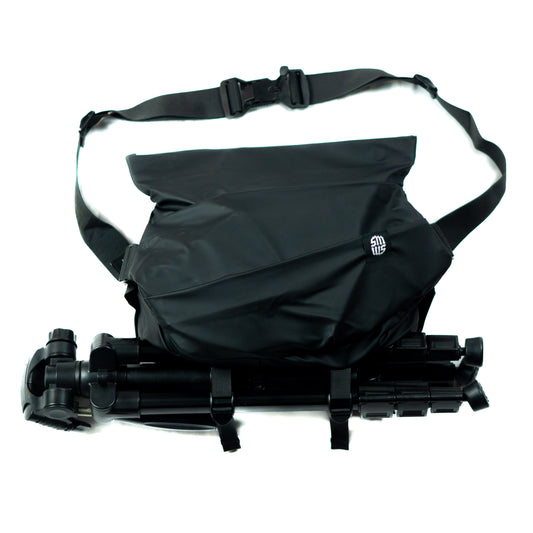 NIGHT MISSION MESSENGER BAG