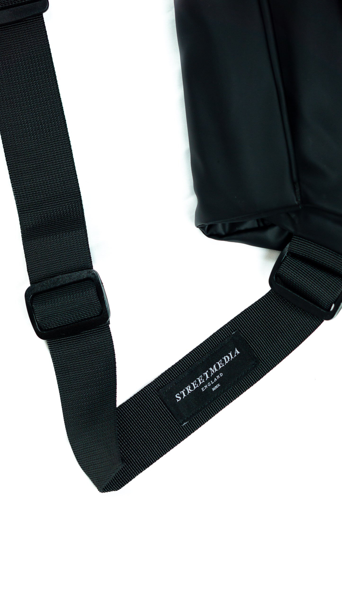 NIGHT MISSION MESSENGER BAG